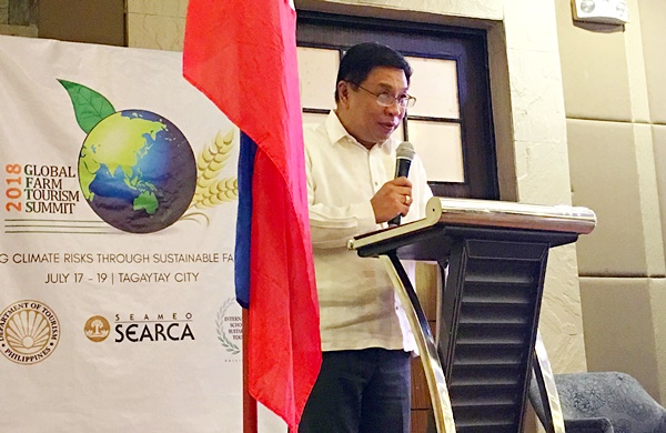 Dr. Fernando C. Sanchez, Jr., University of the Philippines Los Baños (UPLB) Chancellor and Chair of the SEARCA Governing Board, welcomes the participants to the summit on behalf of SEARCA.